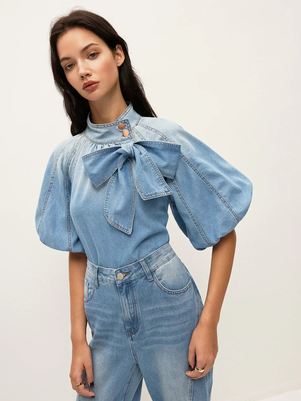Haut en jean à manches bouffantes avec nœud